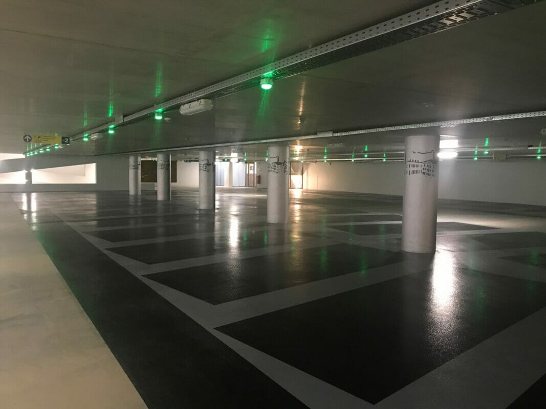 Autobrand in garage de Hovel in Goirle